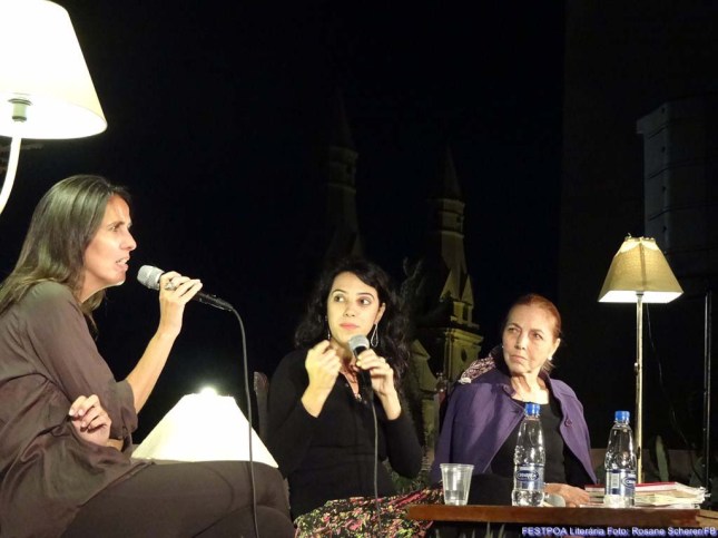 DSC01535 (Cópia)729!NA FESTPOA - Fala Brasil foto rosane schererFB!NA%N=1 Martha, Maria e Marina - ao fundo Igreja das Dores