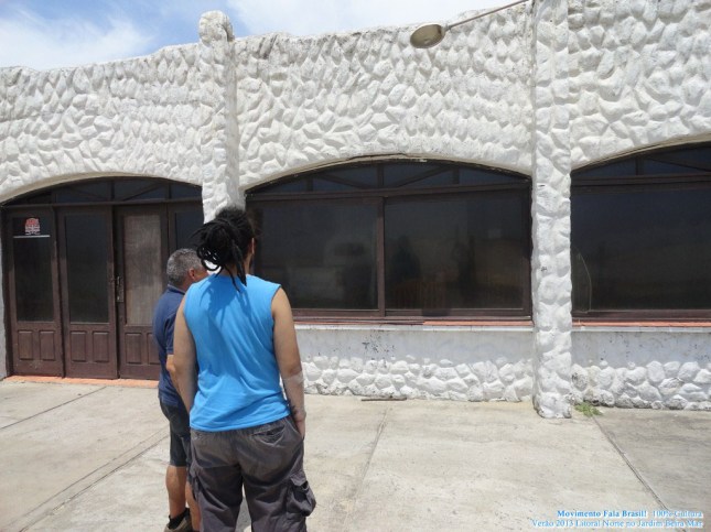 Pedro Mazzan (FB) e Moacir mostrando o espaço