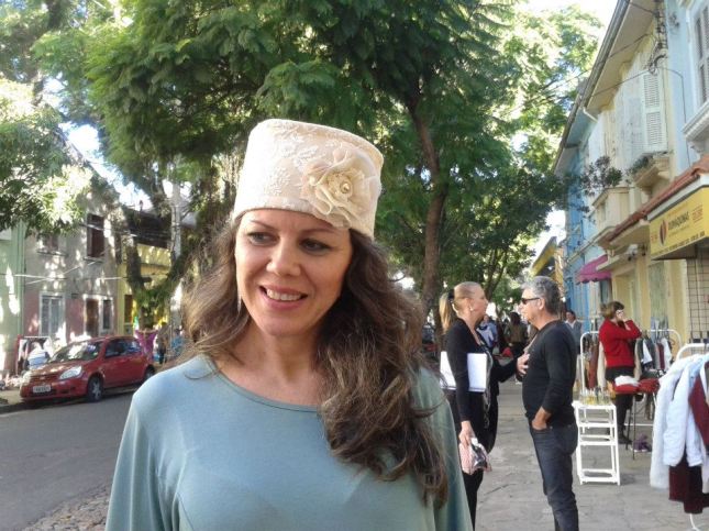 Maria Inês e seus lindos chapéus arte -- ft Eloisa Strehlau