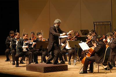 Orquestra com maestro30-04-2009